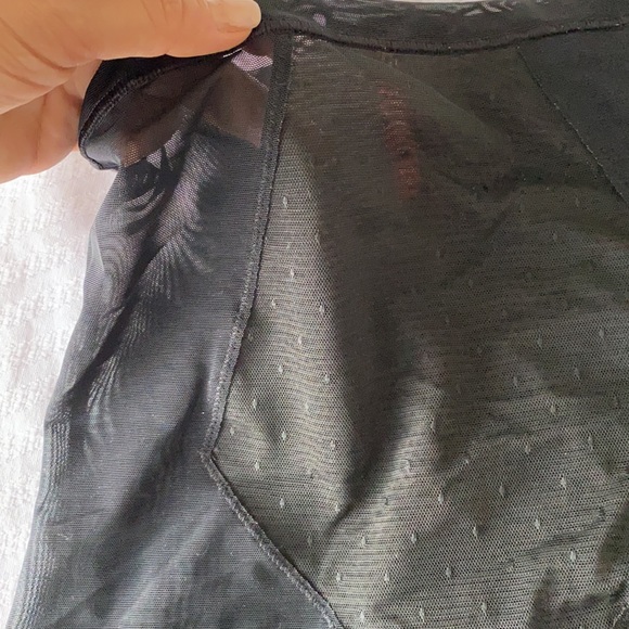 Body & Lining - Picture 3 of 5